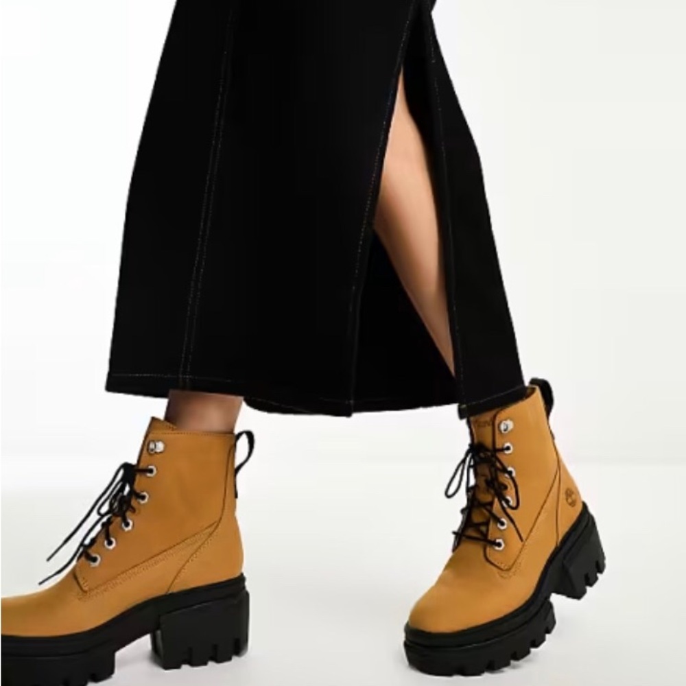 Timberland Women's Tan Lace-Up Boots